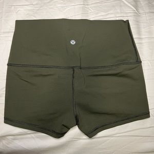Lululemon Boogie shorts green 2” size 6